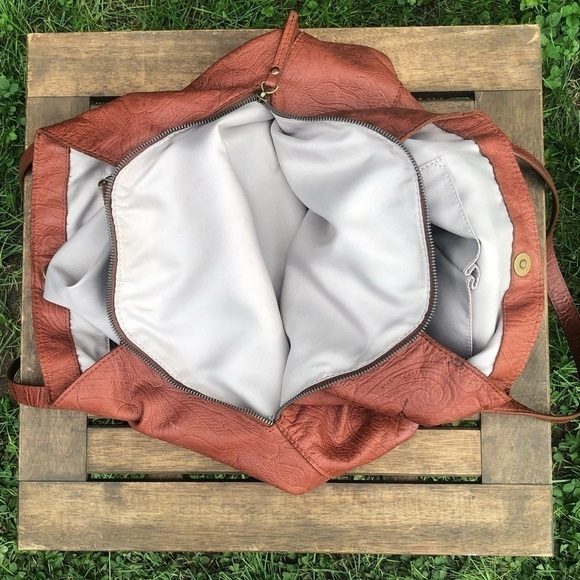 American Leather Company Liberty Shopper  Brandy Tooled Purse - Picture 4 of 11